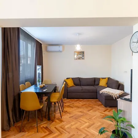Apartment Cozy Flat Gabrovski In *