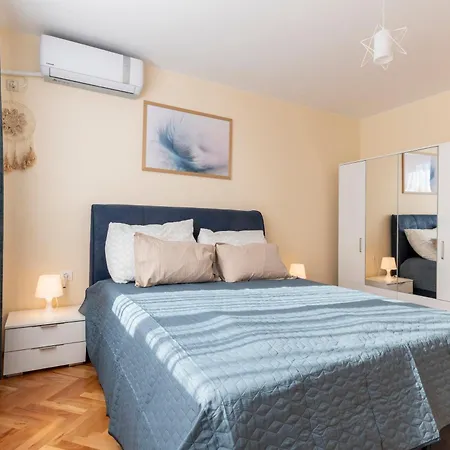 Cozy Flat Gabrovski In *