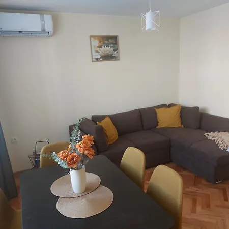 Apartment Cozy Flat Gabrovski In *